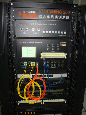 我校计算机网络综合布线实验室建成并投入使用